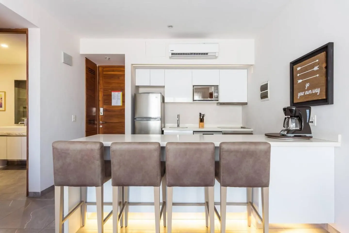 2 Blocks From 5Th Ave 3 Blocks From The Beach Playa del Carmen Apartment