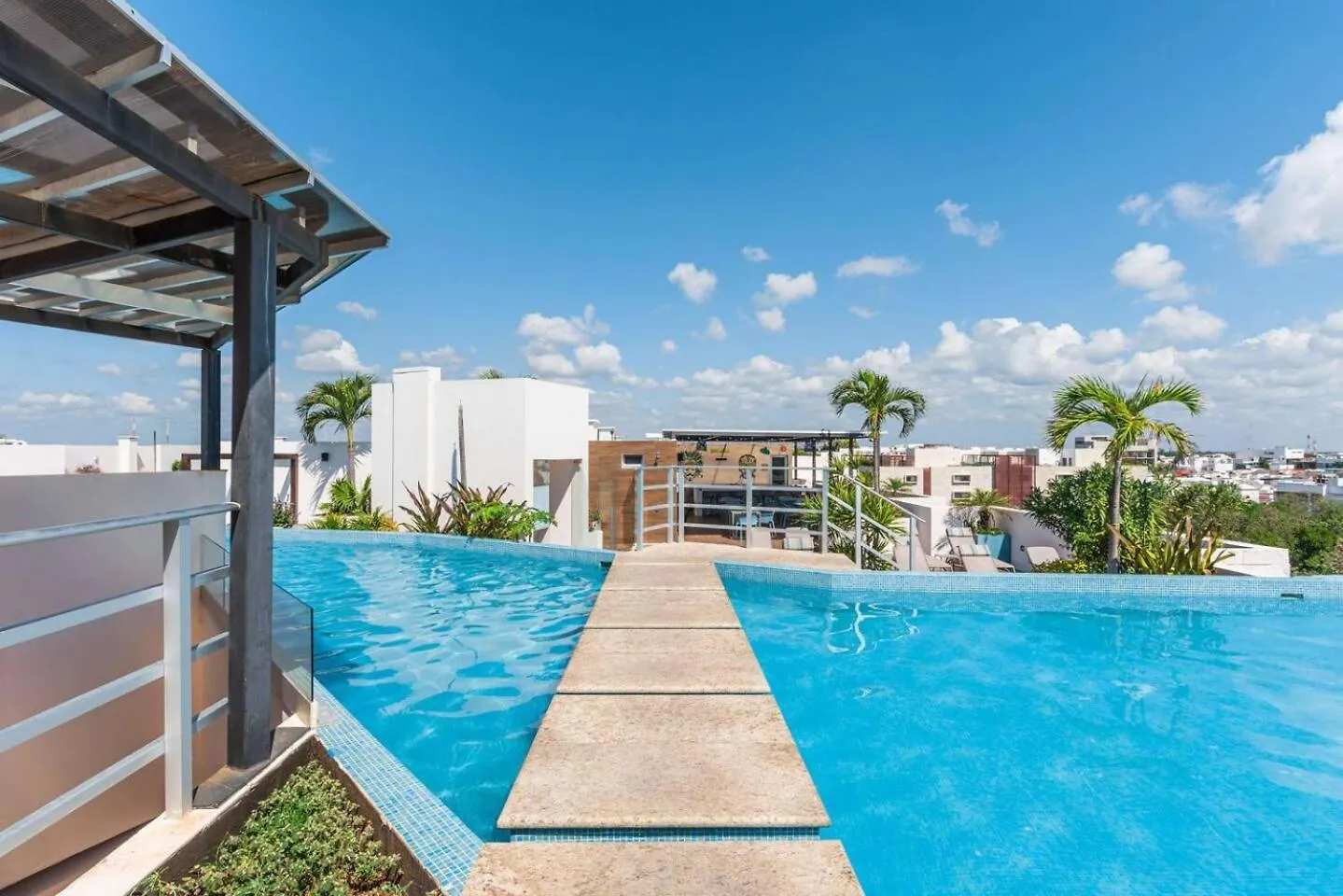 2 Blocks From 5Th Ave 3 Blocks From The Beach Playa del Carmen Apartment